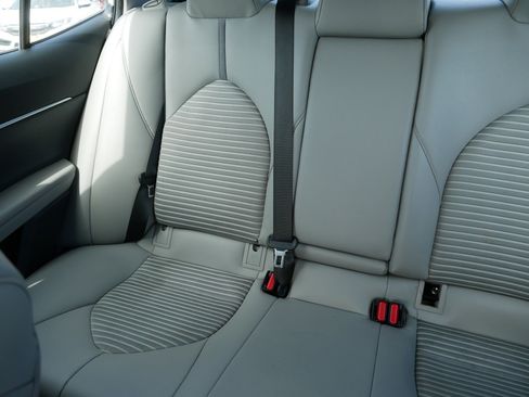 Used 2019 Toyota Camry SE FWD image 12