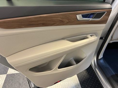 Certified 2025 Volkswagen Atlas SE FWD image 17