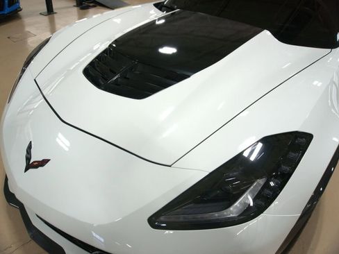 Used 2015 Chevrolet Corvette Z06 w/ 3LZ Preferred Equipment Group image 11