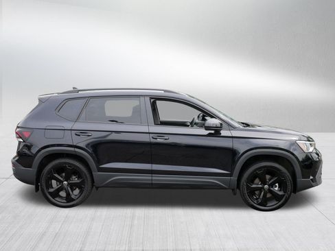 Certified 2025 Volkswagen Taos SE AWD/4WD image 8