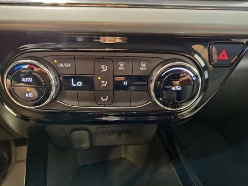 Used 2025 Chevrolet Trax LT FWD image 23