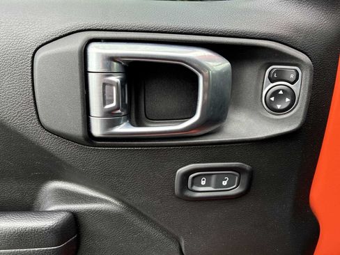 Used 2023 Jeep Wrangler Sport AWD/4WD image 15