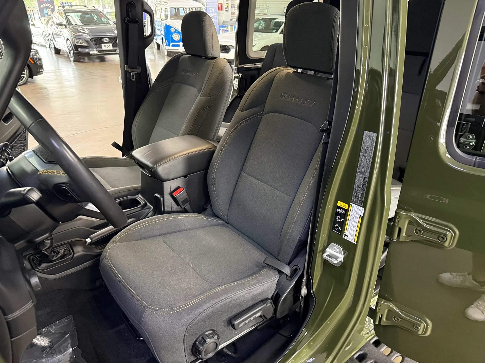 Used 2024 Jeep Wrangler Unlimited Sahara w/ Safety Group AWD/4WD image 10