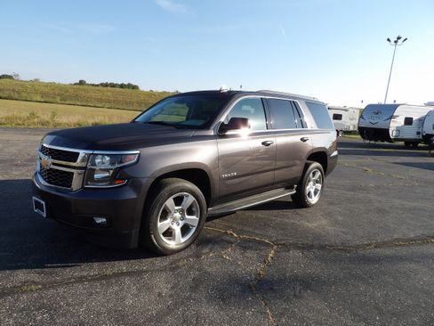 Used 2018 Chevrolet Tahoe LT w/ Luxury Package image 2