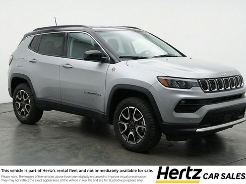 Used 2025 Jeep Compass Trailhawk AWD/4WD image 1