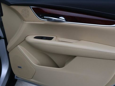 Used 2017 Cadillac XT5 Luxury image 15