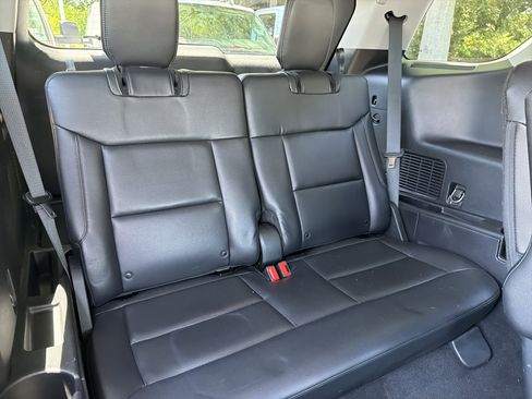 Used 2020 Ford Explorer XLT w/ Equipment Group 202A AWD/4WD image 31