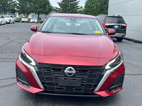 Used 2023 Nissan Altima 2.5 SV AWD/4WD image 9