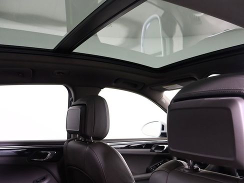 Certified 2024 Porsche Macan image 26