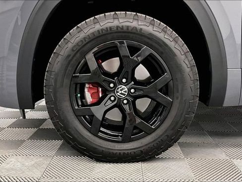 Used 2023 Volkswagen Atlas Cross Sport SEL R-Line AWD/4WD image 10