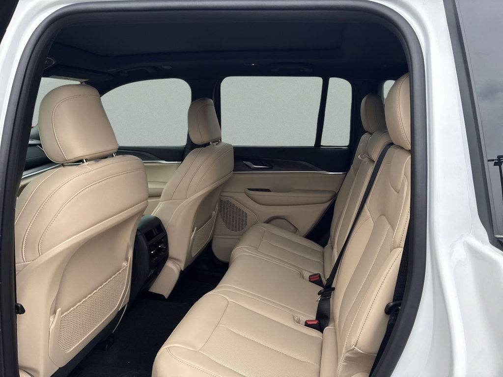 New 2025 Jeep Grand Cherokee Limited RWD image 41