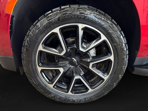 Used 2023 Chevrolet Suburban RST AWD/4WD image 9