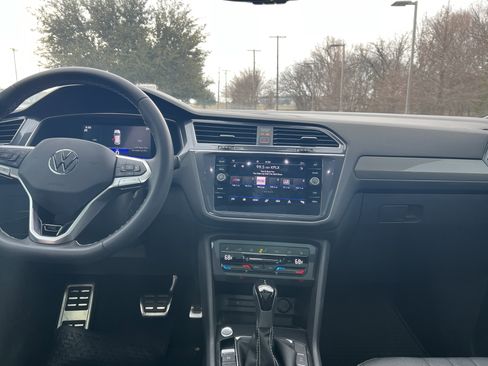 Certified 2023 Volkswagen Tiguan SE R-Line image 28
