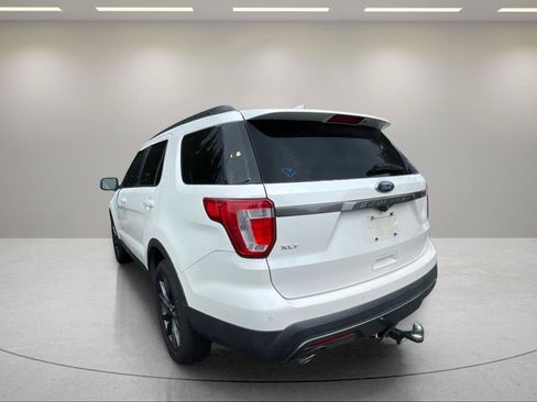 Used 2017 Ford Explorer XLT w/ Equipment Group 202A FWD image 7