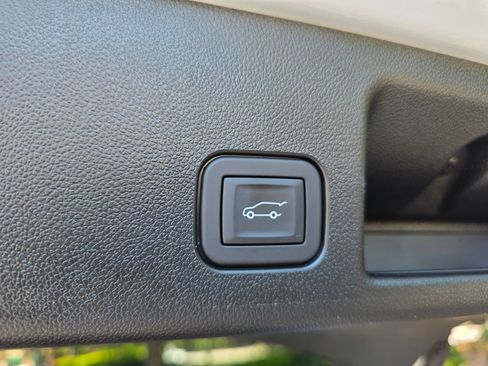 Certified 2024 Chevrolet Equinox EV LT FWD image 34