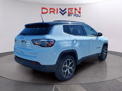 Used 2025 Jeep Compass Limited AWD/4WD image 5