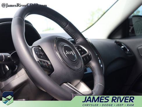 Used 2019 Jeep Compass Latitude FWD image 24