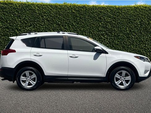 Used 2013 Toyota RAV4 XLE AWD/4WD image 3