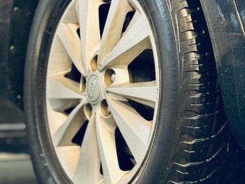 Used 2015 Kia Sedona L image 17