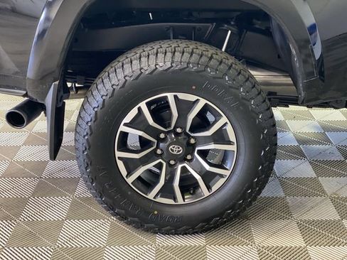 Used 2023 Toyota Tacoma TRD Sport w/ Black Out Package (TMS) image 18