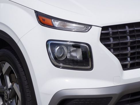 Used 2023 Hyundai Venue SEL FWD image 3