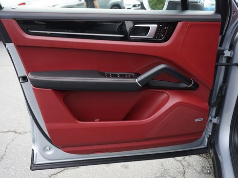 Used 2019 Porsche Cayenne image 26