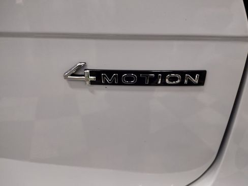 Certified 2024 Volkswagen Tiguan SE image 15