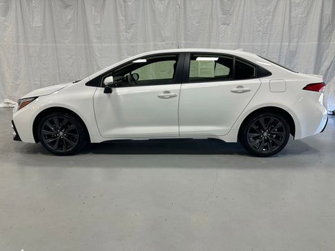 Used 2025 Toyota Corolla SE FWD image 4