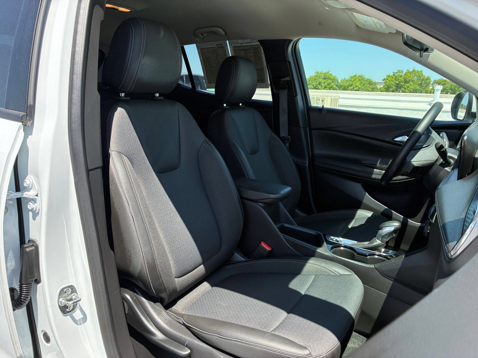 Used 2025 Buick Encore GX Preferred AWD/4WD image 34