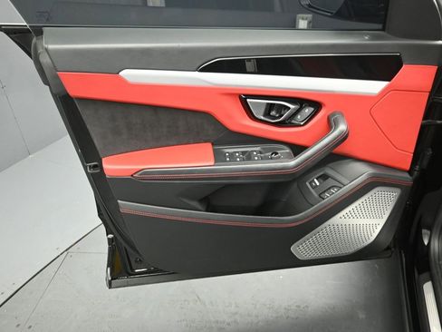 Used 2021 Lamborghini Urus image 21