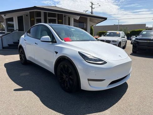 Used 2022 Tesla Model Y Long Range AWD/4WD image 1