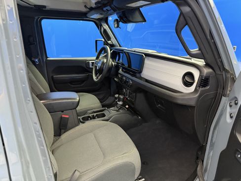 Used 2024 Jeep Wrangler Unlimited w/ Convenience Group AWD/4WD image 25