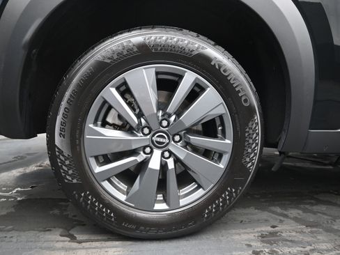 Used 2024 Nissan Pathfinder SV image 11