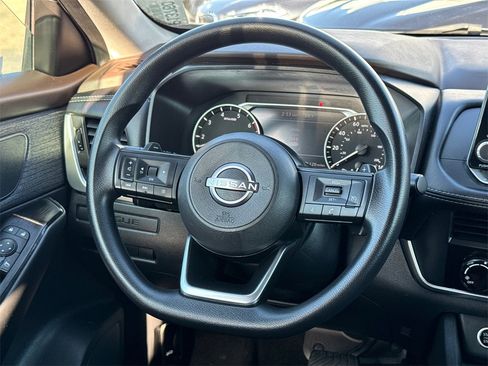 Used 2023 Nissan Rogue S image 20