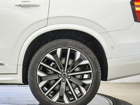 Used 2025 Volvo XC90 T8 Plus w/ Protection Package Premier image 10