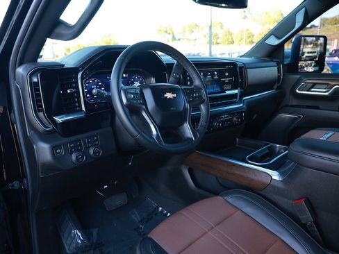 Used 2024 Chevrolet Silverado 2500 High Country AWD/4WD image 16