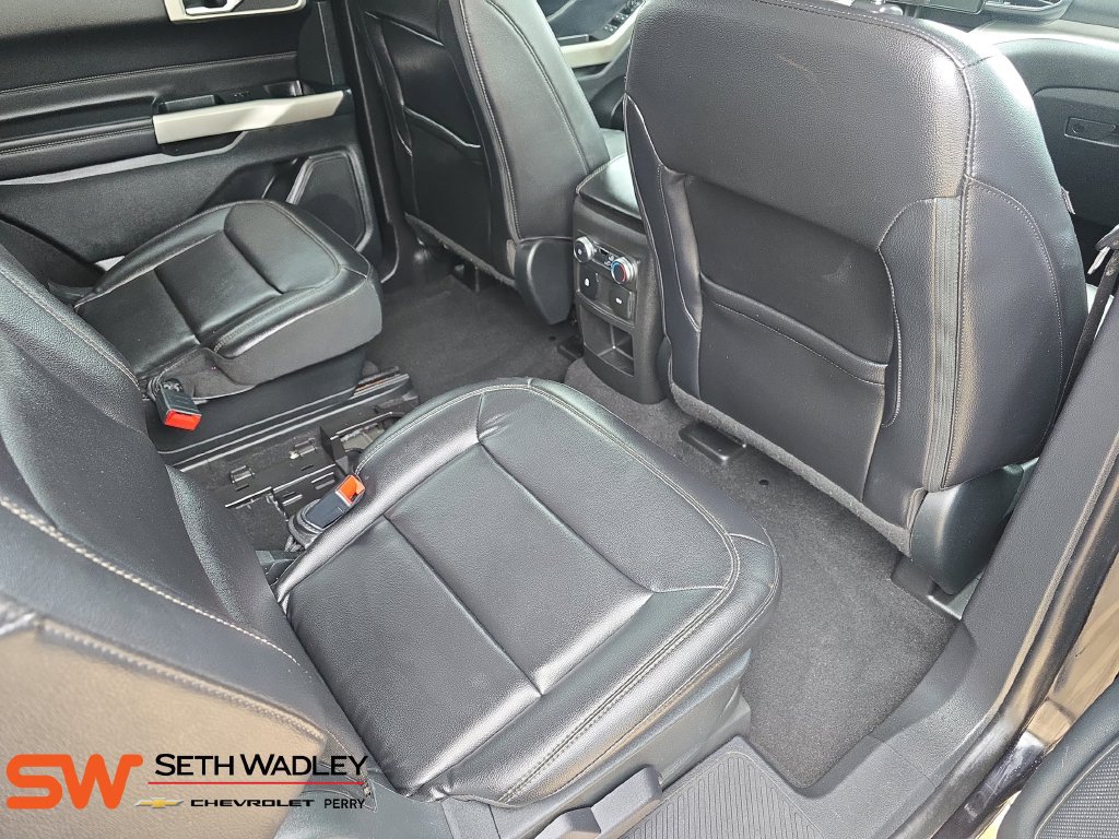 Used 2021 Ford Explorer XLT w/ Equipment Group 202A AWD/4WD image 11