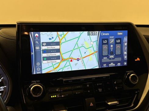 Used 2020 Toyota Highlander Platinum FWD image 25