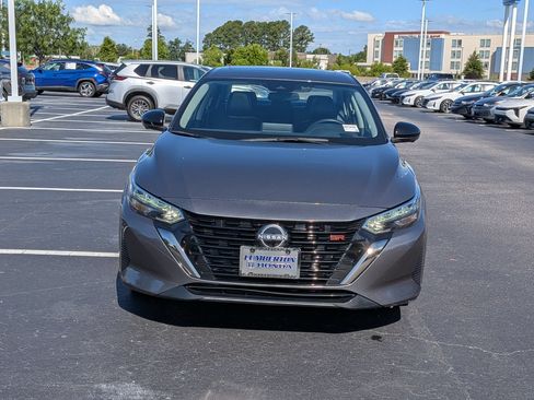 Used 2025 Nissan Sentra SR w/ SR Premium Package FWD image 8