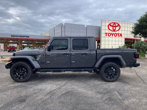 Used 2025 Jeep Gladiator Sport AWD/4WD image 6