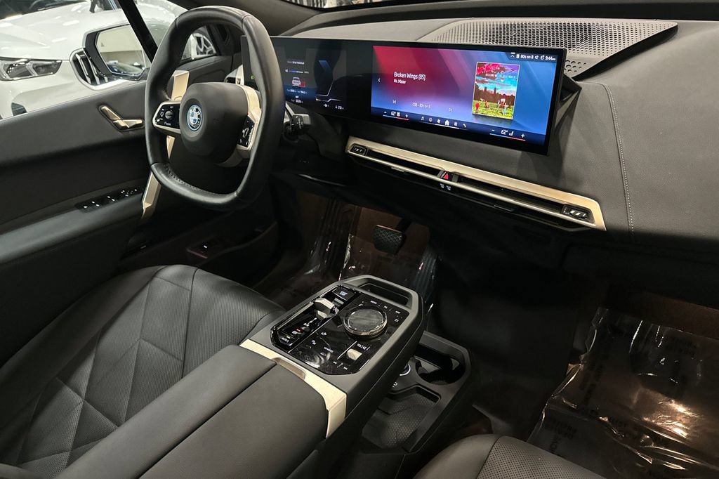 Certified 2024 BMW iX xDrive50 w/ Sport Package AWD/4WD image 18