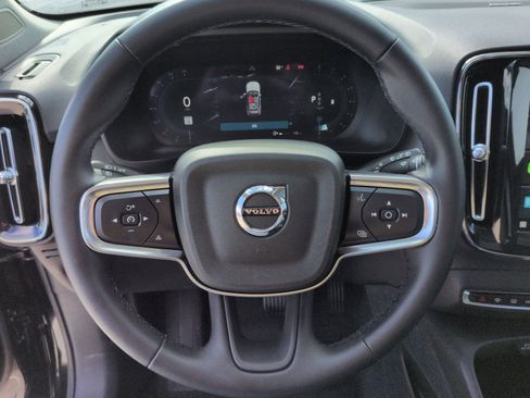 Certified 2024 Volvo XC40 B5 Ultimate w/ Protection Package Premier image 16