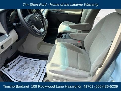 Used 2017 Toyota Sienna LE FWD image 9
