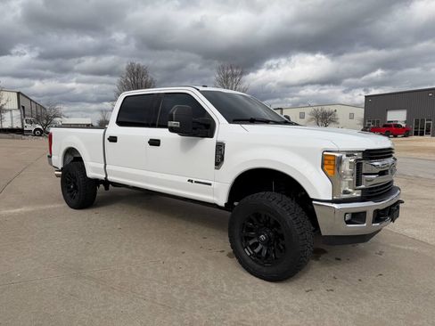 Used 2017 Ford F250 XLT w/ XLT Value Package image 4