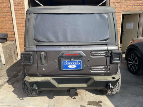 Used 2022 Jeep Wrangler Sport image 8