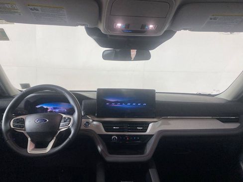 Used 2025 Ford Explorer Active AWD/4WD image 27