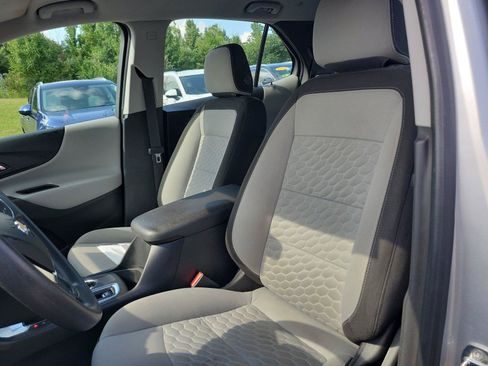 Used 2019 Chevrolet Equinox LS FWD image 18