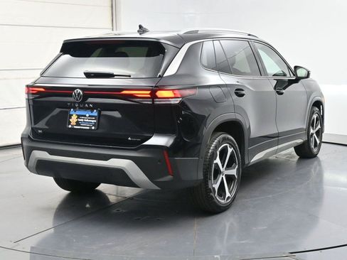 Used 2025 Volkswagen Tiguan SE AWD/4WD image 26