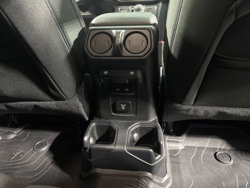 Used 2020 Jeep Wrangler Unlimited Sahara AWD/4WD image 16