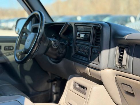 Used 2000 Chevrolet Suburban 2500 LT w/ LT Preferred Equipment Group image 11